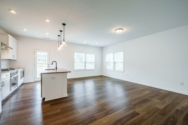 Building Photo - 838 Oak Center Dr