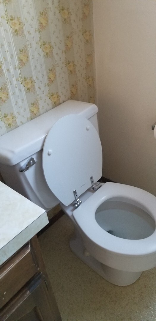 Building Photo - 3 bedroom, 2 bathroom home in well established neighborhood.