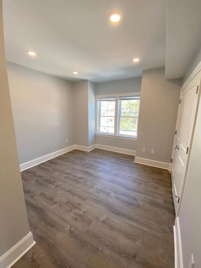 Building Photo - 120 Kenrick St