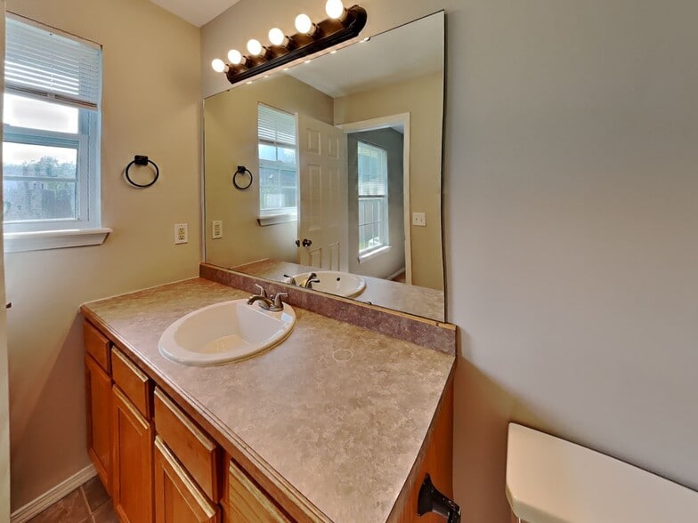 Building Photo - 720 N Elder Ave