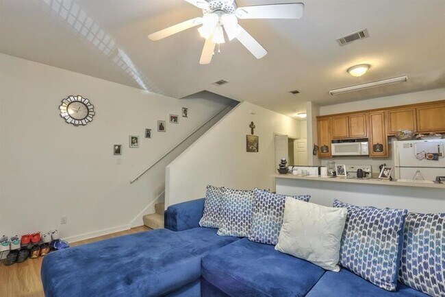 Building Photo - 924 Ashburn Dr