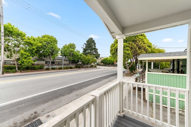 Building Photo - BRAND NEW HOME IN THE PLEASURE POINT AREA OF SANTA CRUZ. $3,750 Per Month