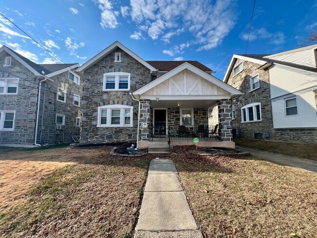 Building Photo - Gorgeous 5-Bedroom Single Family Home in Upper Darby! Available NOW!