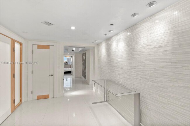 Building Photo - 17875 Collins Ave