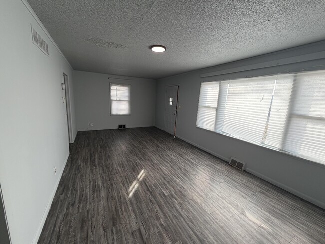 Building Photo - 1541 Fairchild-E