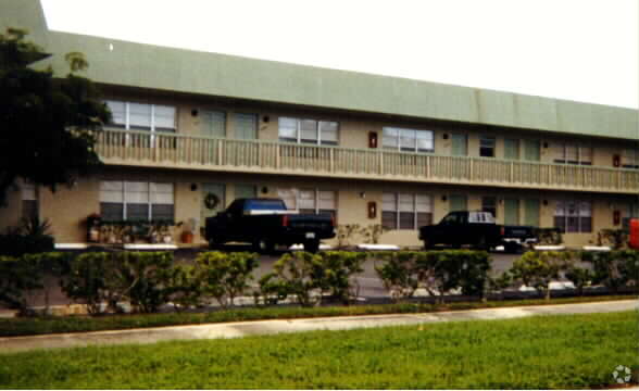 Building Photo - Lake Shore Gardens