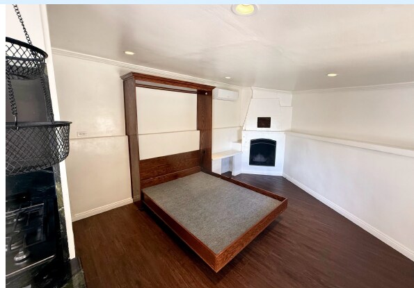 Building Photo - 701 Luton Dr