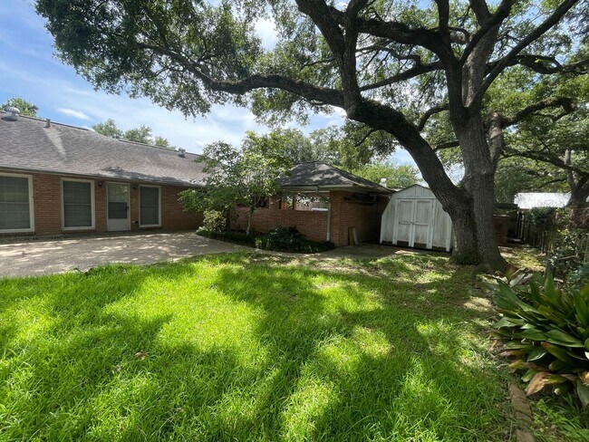 Building Photo - 607 Claymore Dr