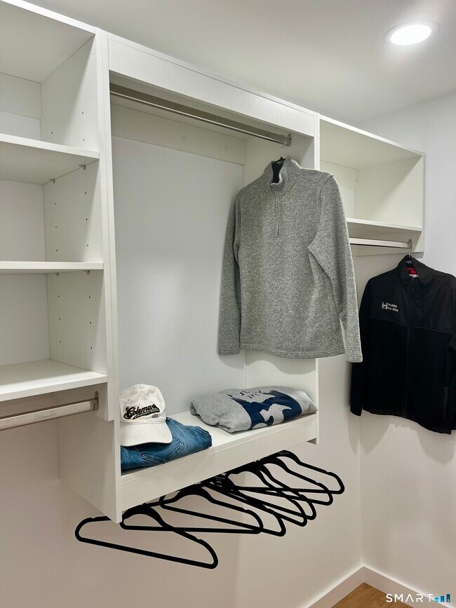 Building Photo - 179 Butternut St