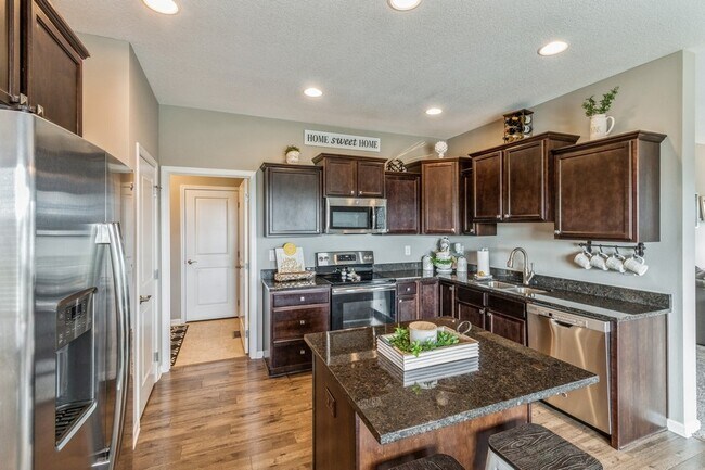 Building Photo - 1588 Foxtail Dr SE