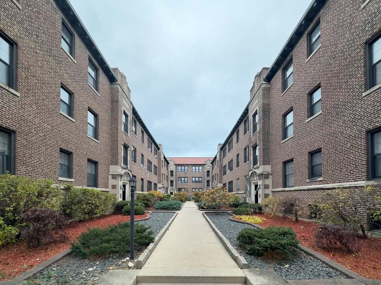 Primary Photo - 1320 Oak Ave