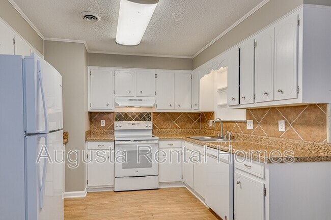 Building Photo - 4505 Colonial Rd