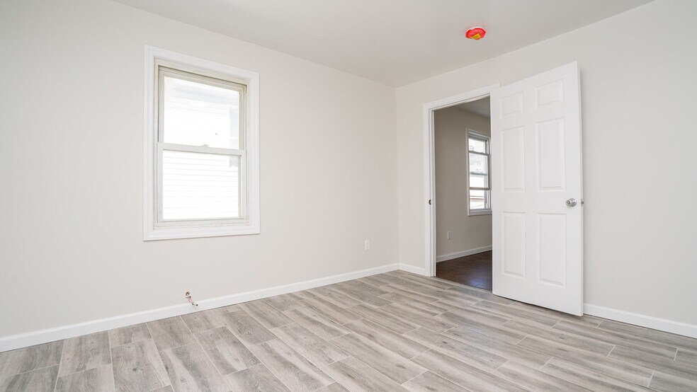 Building Photo - 203 Waverly Ave