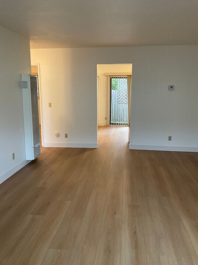 Building Photo - 327 Bassett St