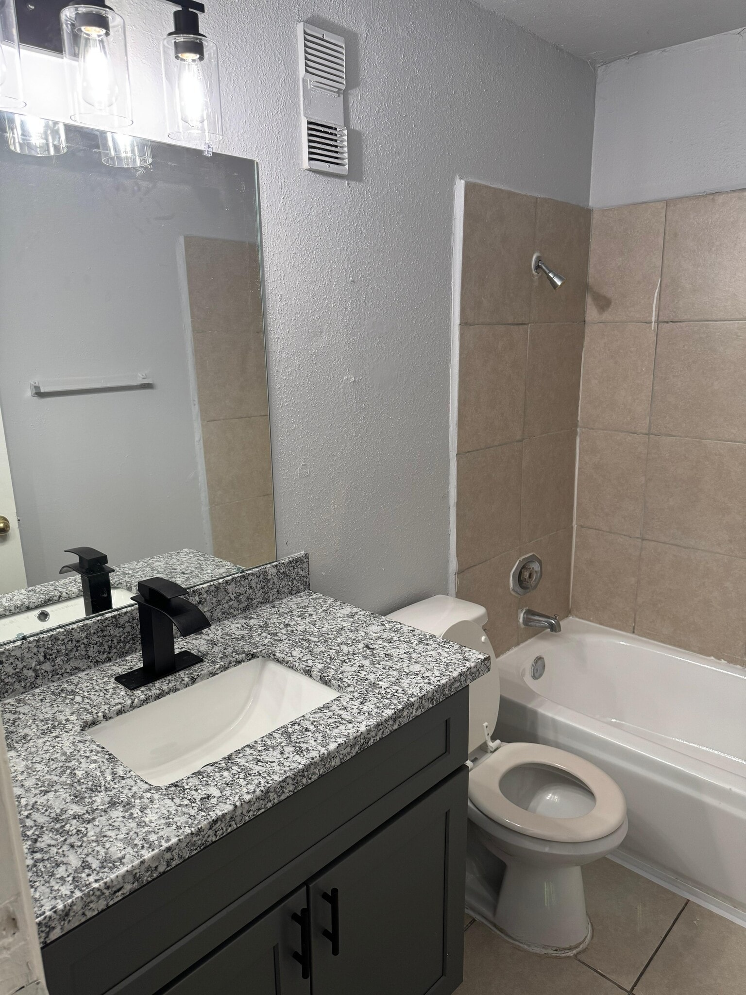Building Photo - 8034 Antoine Dr