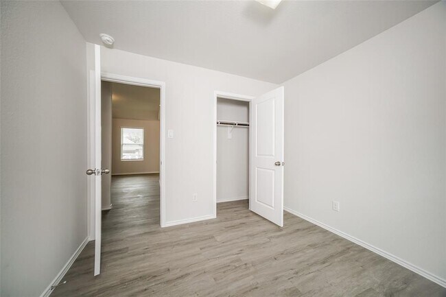 Building Photo - 203 Blue Crane St