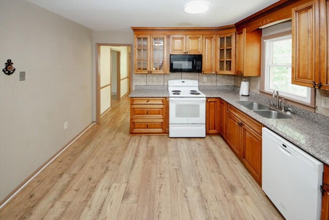 Building Photo - 4033 Scenic Mountain Dr SW