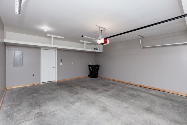 Building Photo - GREAT LOCATION!! 3 Bedroom, 2.5 Bathroom Townhome in Waukee!