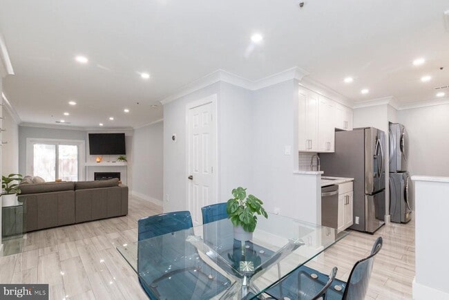 Building Photo - 255 S Pickett St