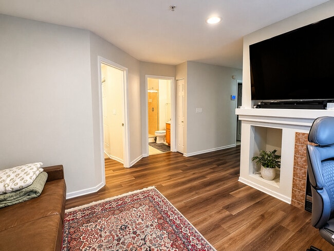 Building Photo - 121 Rosehall Dr