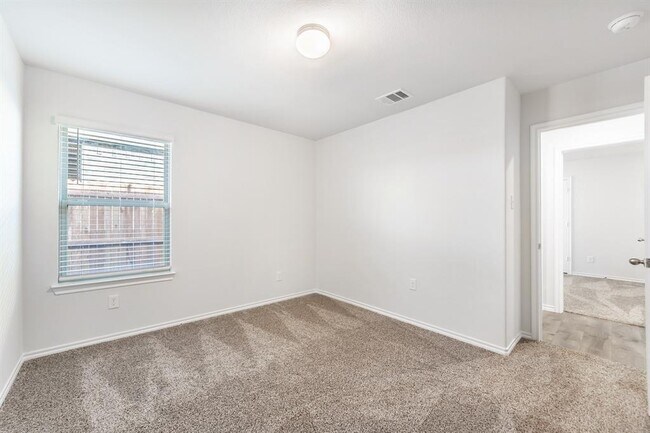 Building Photo - 913 Alton Dr