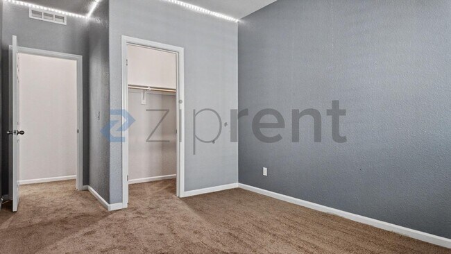 Building Photo - Unit