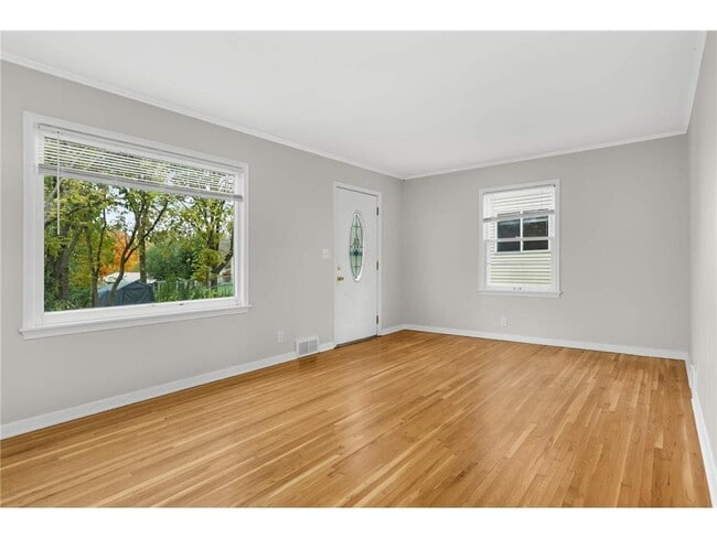 Building Photo - 2336 Ives Ln N