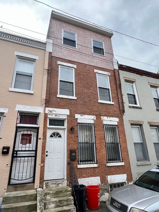 Primary Photo - Stunning 4-Bedroom Townhouse in North Phil...