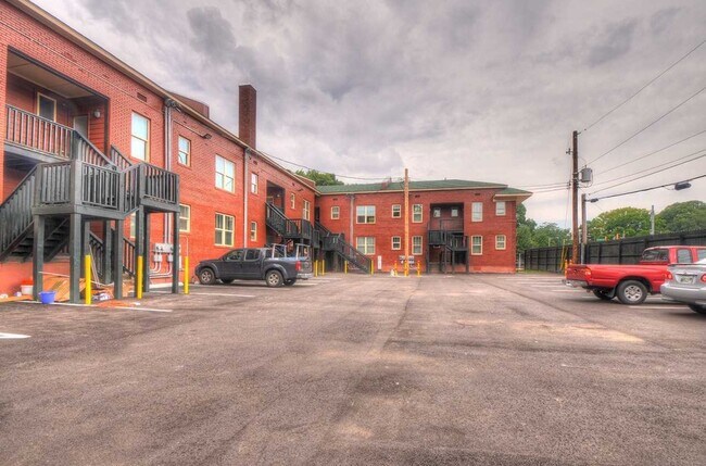 Building Photo - 528 E Parkway N Unit 15