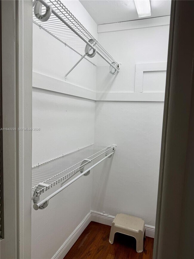 Building Photo - 814 Capri St