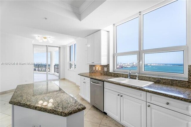 Building Photo - 848 Brickell Key Dr