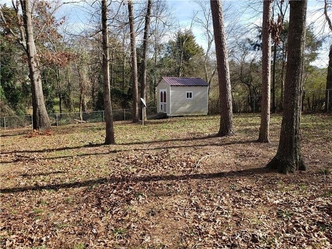 Building Photo - 247 Dogwood Ln SE
