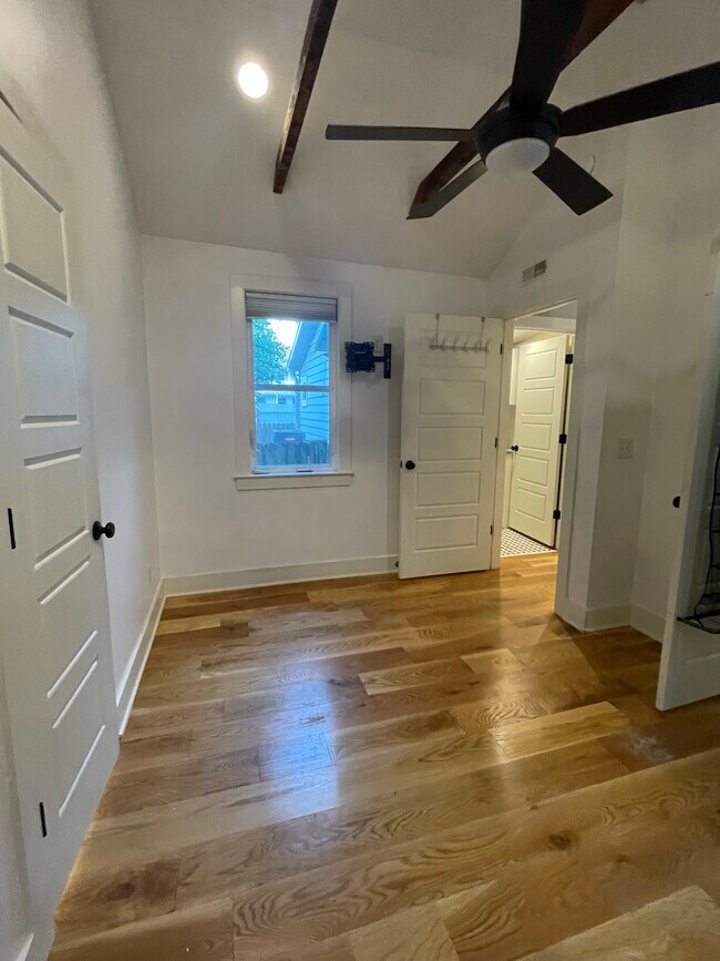 Primary bedroom - 276 Ashley Ave