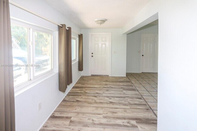 Building Photo - 812 Chukker Rd