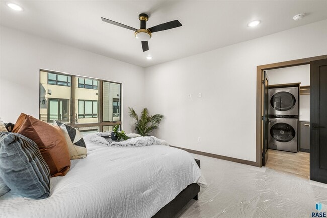 Building Photo - 2807 S Terry Ave