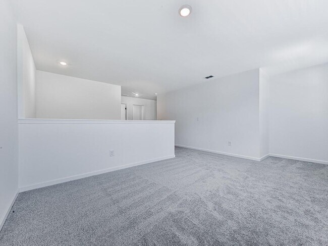 Building Photo - 611 Elwick Ln