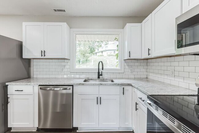 Building Photo - 9302 Holbrook Dr