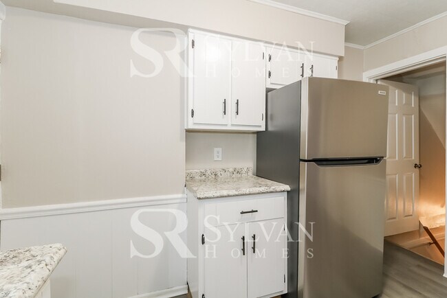 Building Photo - Beautiful 3BR 1.5BA Home