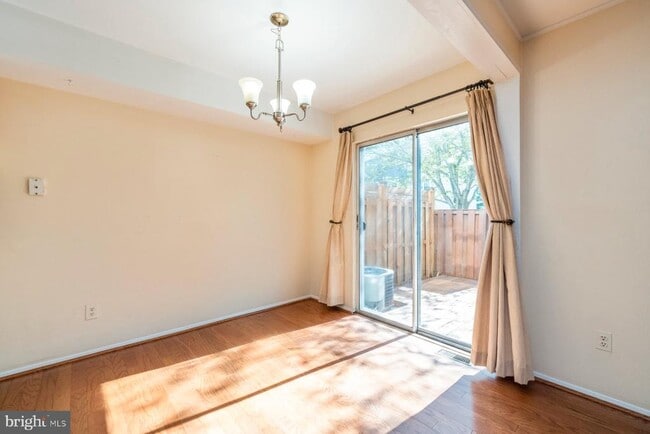 Building Photo - 39 Triple Crown Ct