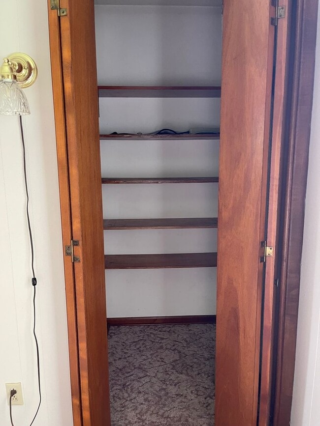 Building Photo - Great HOME !! Lots of Storage!!