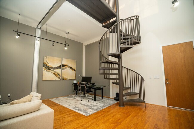 Building Photo - 1312 Live Oak St