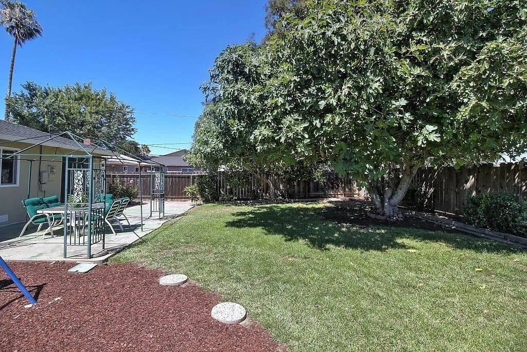 Building Photo - 39262 Sundale Dr
