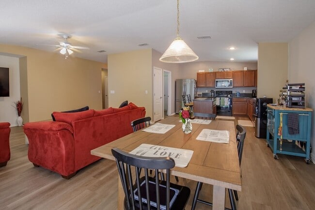 Building Photo - 2527 Eisner Dr