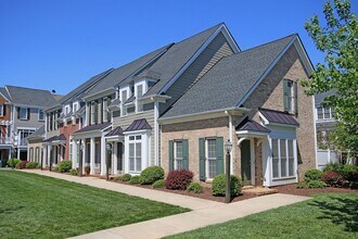 Building Photo - Dog-Friendly Old Trail Townhome