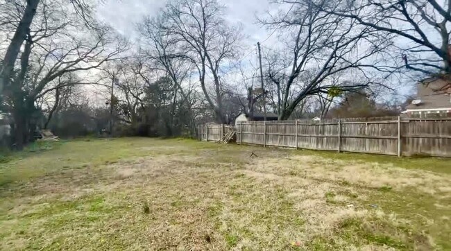 Building Photo - 823 G St NW