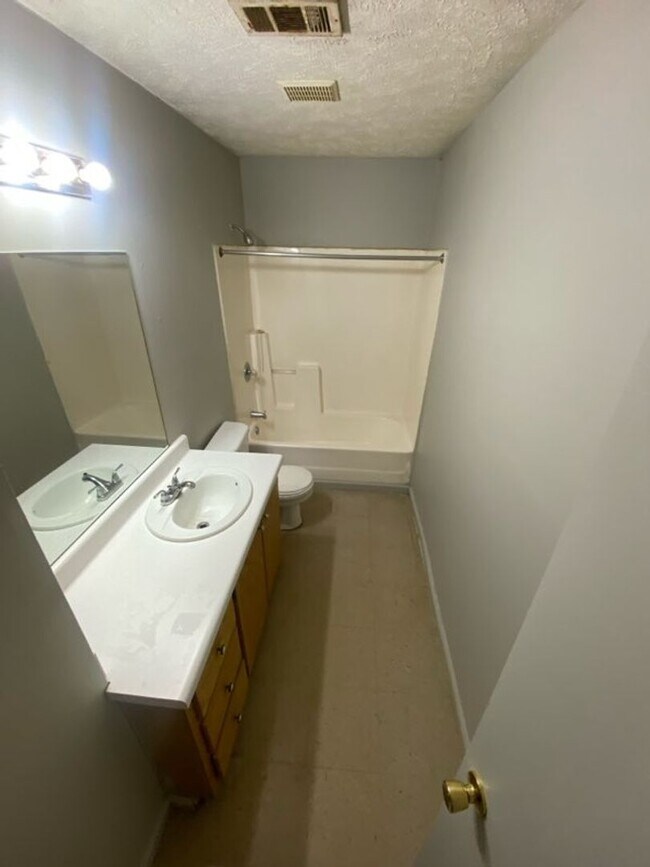 Building Photo - Monthly Paid Rent