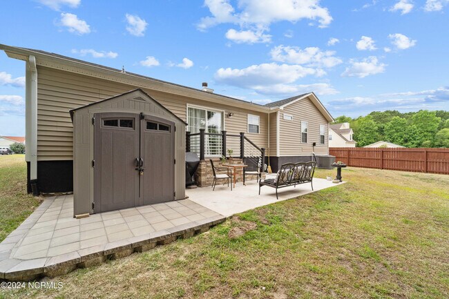 Building Photo - 300 Gus Ct