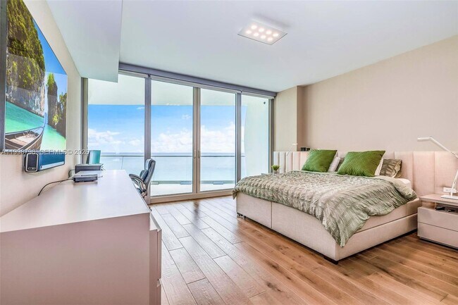 Building Photo - 16901 Collins Ave