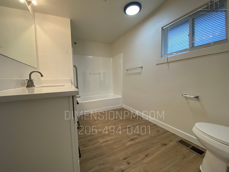 Building Photo - 11867 SE 170th Pl