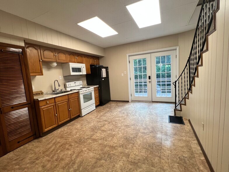 Dining kitcgen - 51 Little Deer Creek Rd